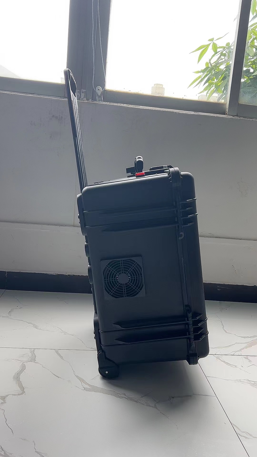 宏伟手拉箱型移动通信干扰器